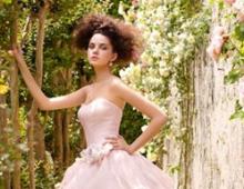 Розовое свадебное платье: романтика, подчеркнутая цветом