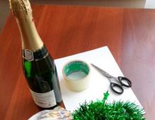Новогодняя елка из бутылки шампанского и конфет – мастер-класс, как ее сделать своими руками