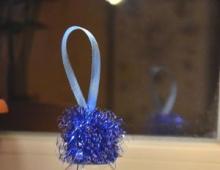 Comment faire des décorations d'arbre de Noël de vos propres mains : arbres de Noël, cloches, boules, cloches yo-yo DIY pour le nouvel an